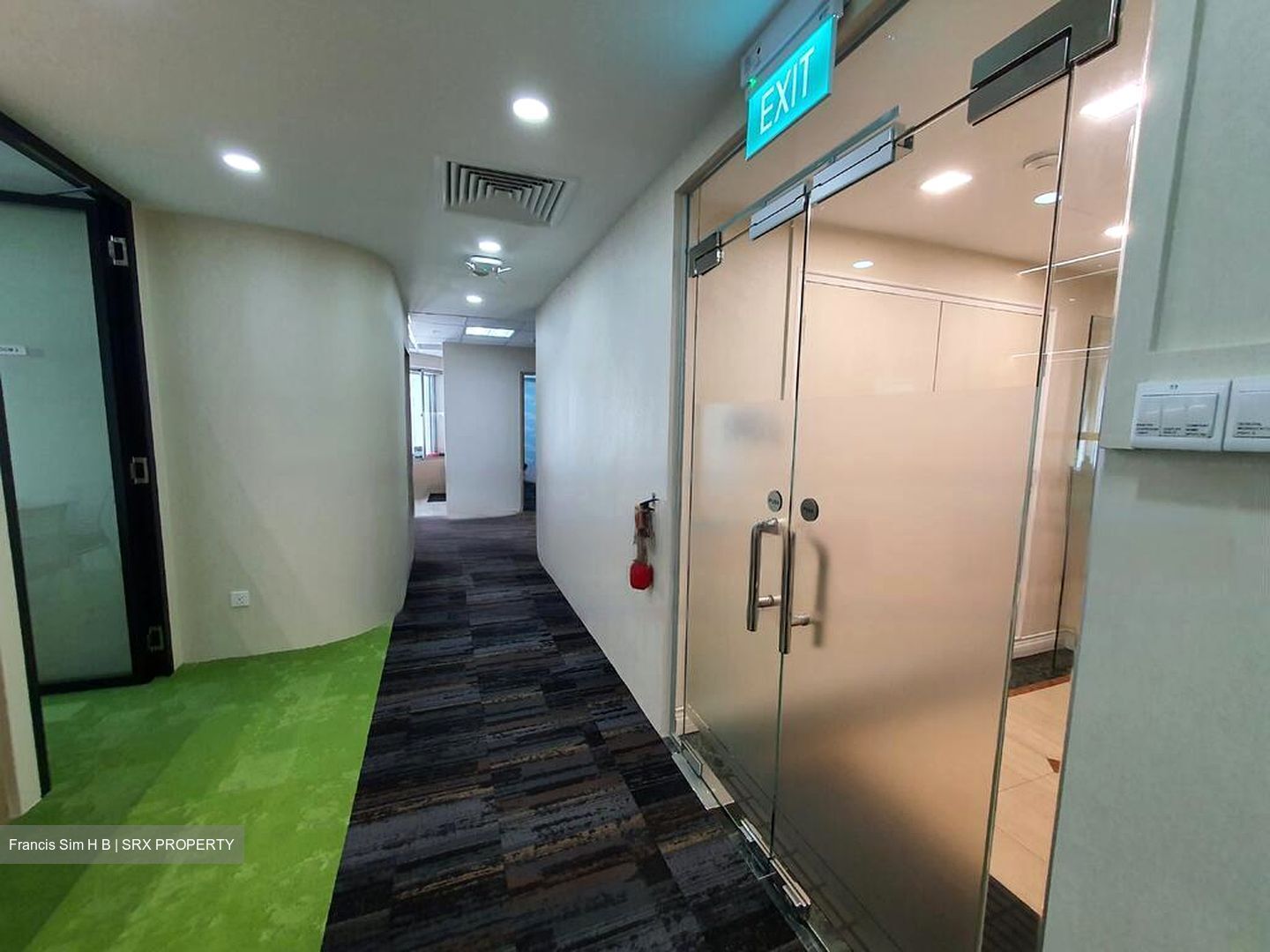 The Octagon (D1), Office #488515591